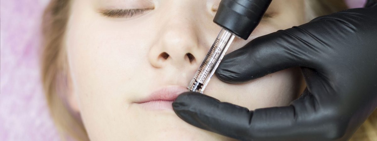 The cosmetologist makes microinjections, takes care of the patient with a leather pen. Lip augmentation is painless, without injections. hyaluronic pen